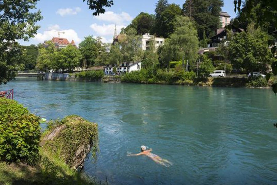 Netizen RI Banjiri Ulasan Sungai Aare di Google Maps